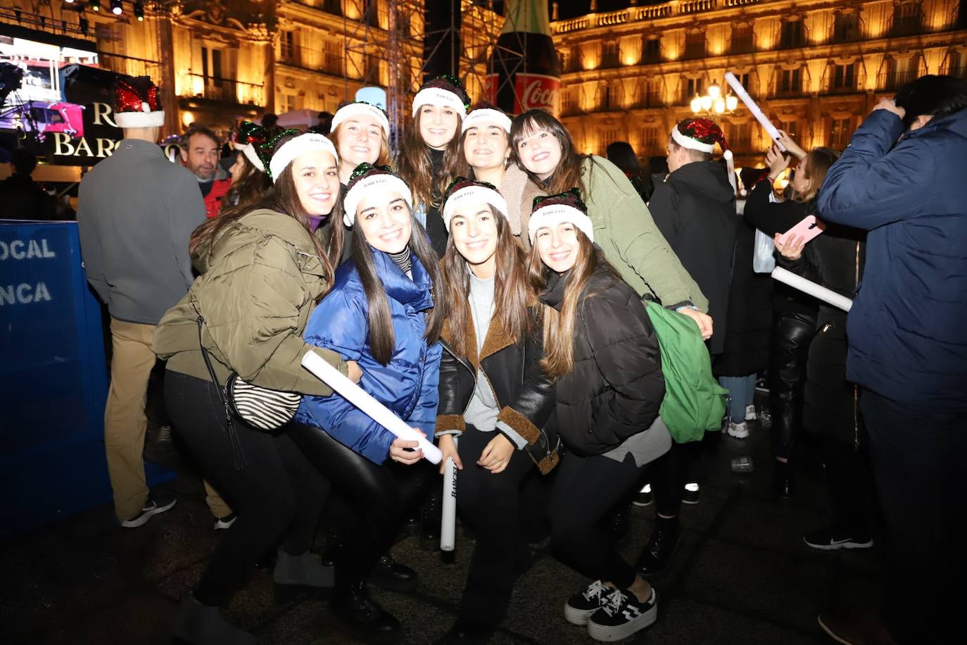 Estudiantes de toda España se reúnen en la ciudad para despedir anticipadamente el año 2019 con una macrofiesta en la Plaza Mayor de Salamanca. 