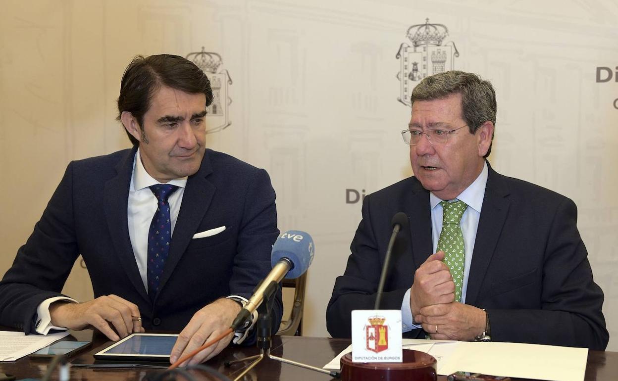 El consejero de Fomento, Juan Carlos Suárez-Quiñones, se ha reunido con el presidente de la Diptuación, César Rico. 