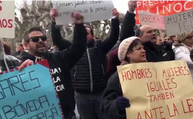 La Asamblea Feminista de Aranda critica el silencio del Ayuntamiento tras las manifestaciones a favor de los condenados 