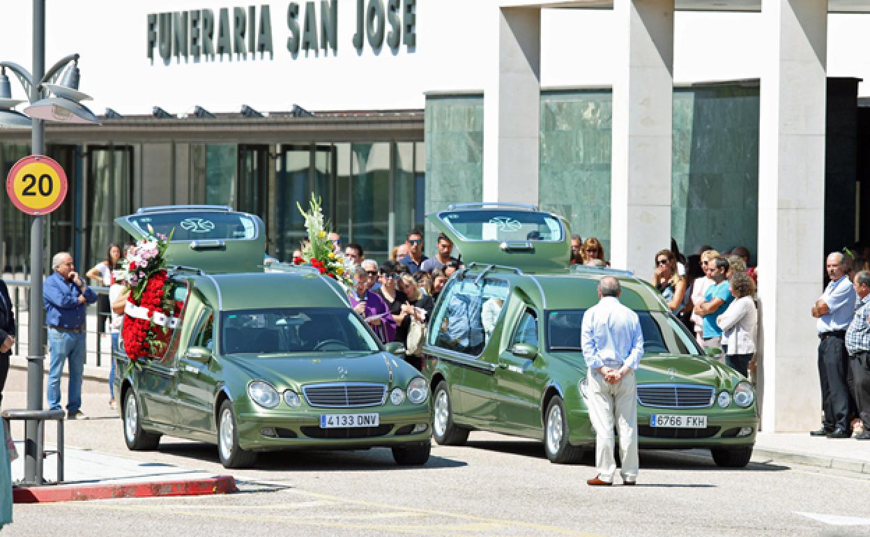 Funerales por dos mujeres fallecidas. 