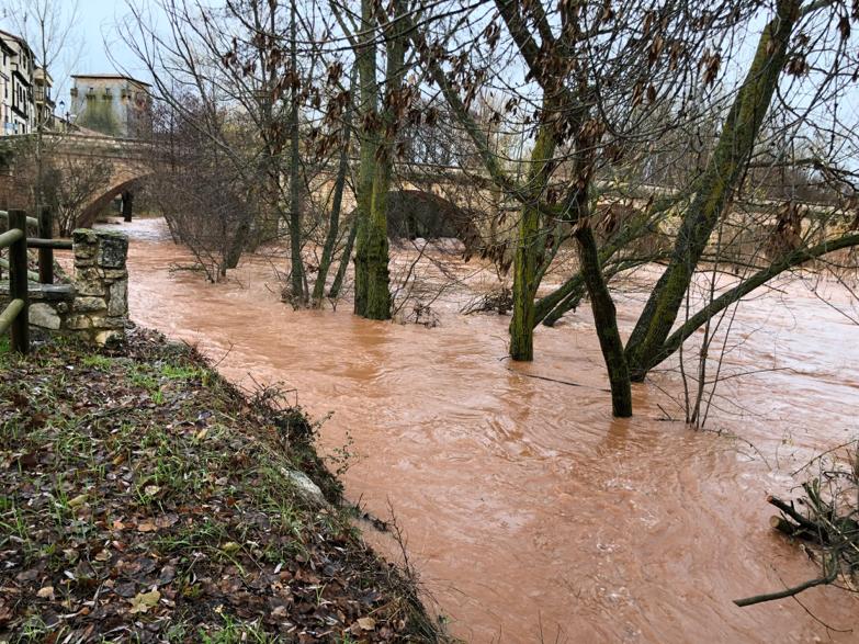 Río Arlanza a su paso por Covarrubias.