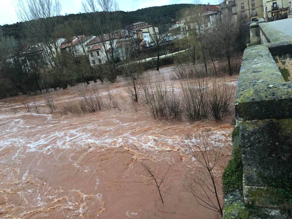 Río Arlanza a su paso por Covarrubias.