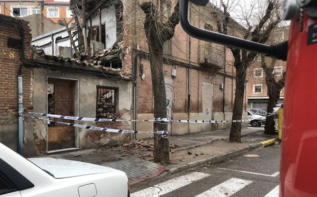 El derribo parcial de una vivienda en ruina y un árbol caído, saldo de la borrasca en Medina