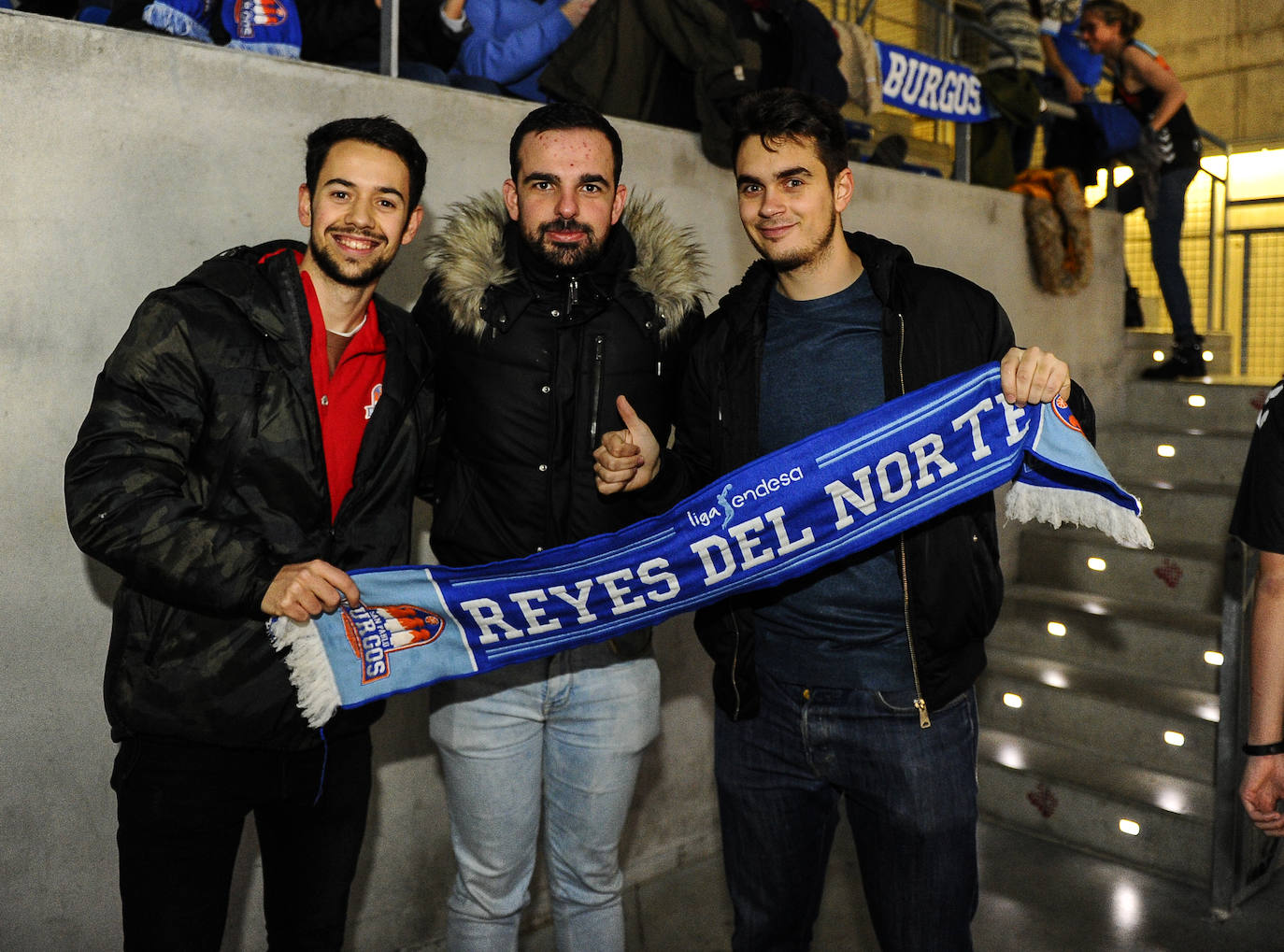 Cientos de burgaleses asaltan el Buesa Arena. 