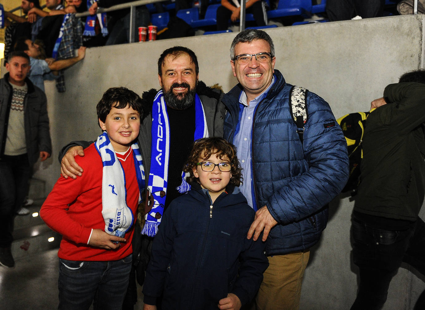 Cientos de burgaleses asaltan el Buesa Arena. 