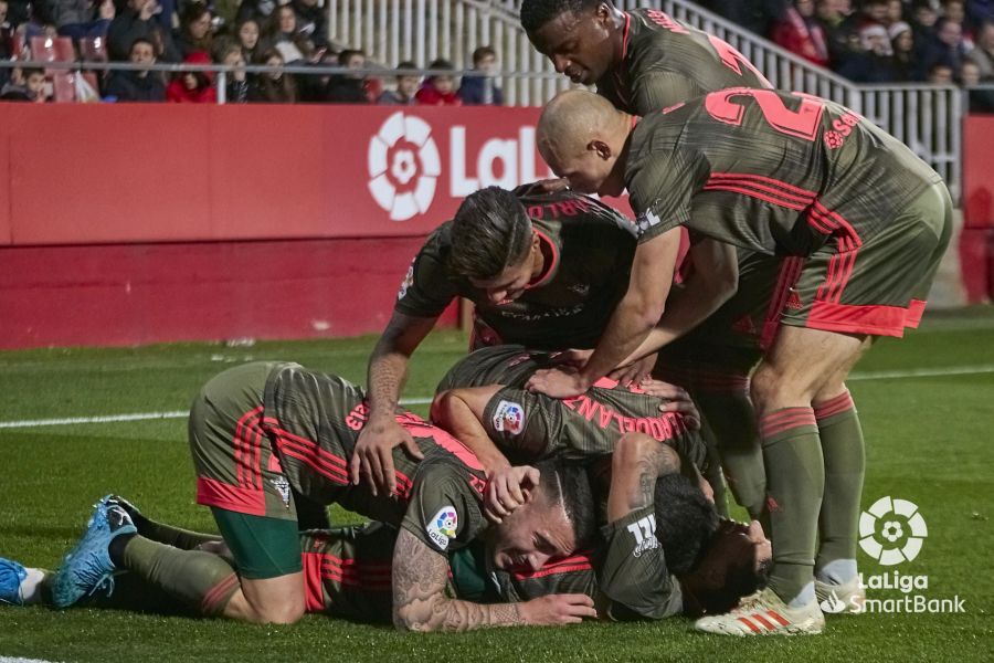 El Mirandés se adelantó en el minuto 20 y Merquelanz, ya en el anochecer, en el tiempo añadido, redondeó la victoria castellanoleonesa.