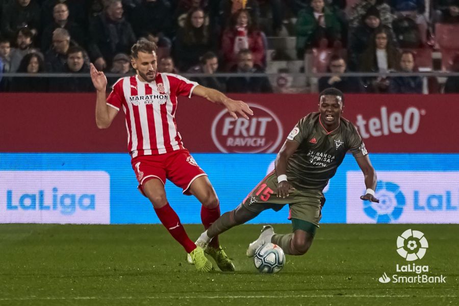 El Mirandés se adelantó en el minuto 20 y Merquelanz, ya en el anochecer, en el tiempo añadido, redondeó la victoria castellanoleonesa.