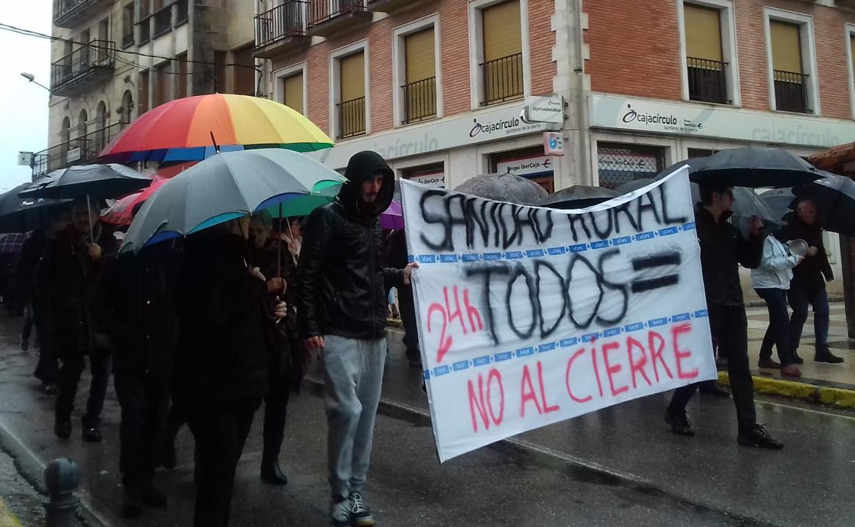 Protesta vecinal por el cierre durante el día de Nochebuena del centro de salud. 