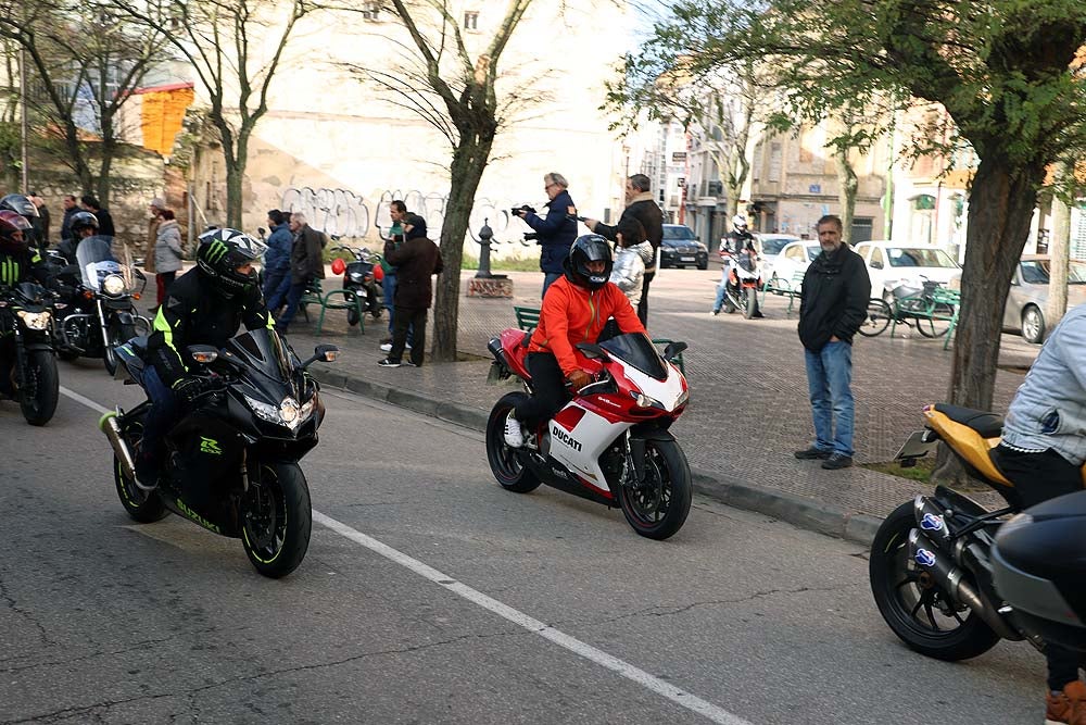 Papá Noel llega en moto