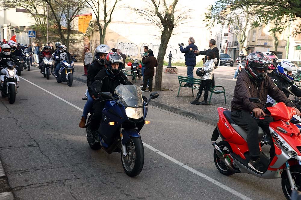 Papá Noel llega en moto