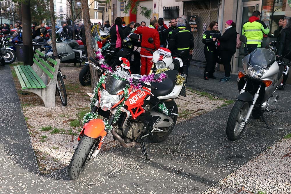 Papá Noel llega en moto