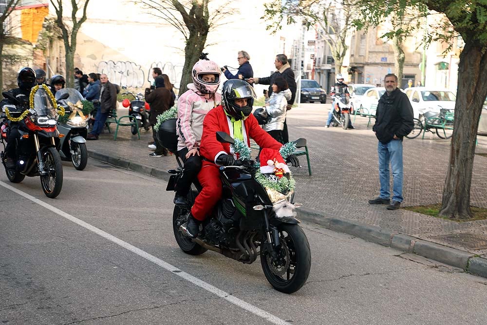 Papá Noel llega en moto