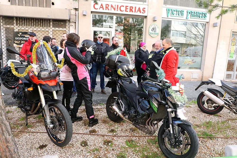 Papá Noel llega en moto