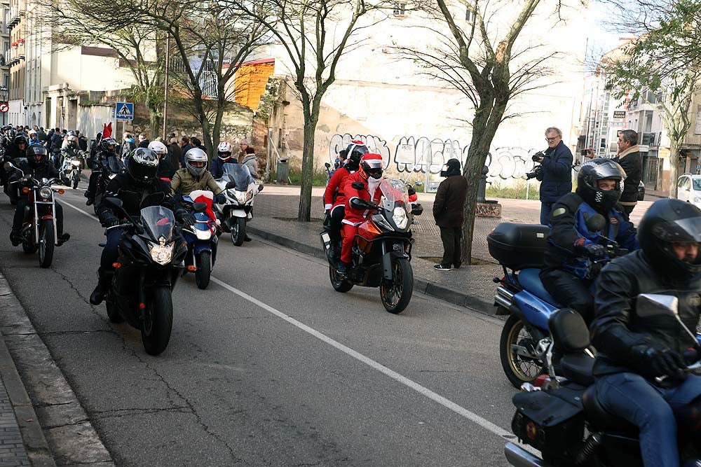 Papá Noel llega en moto