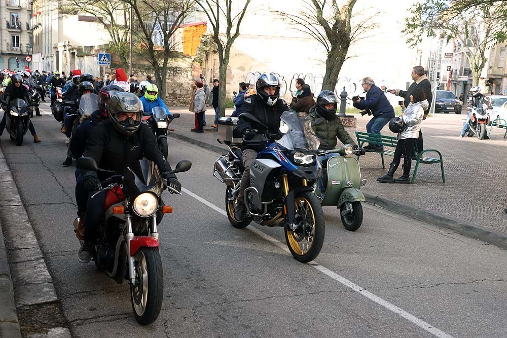 Papá Noel llega en moto