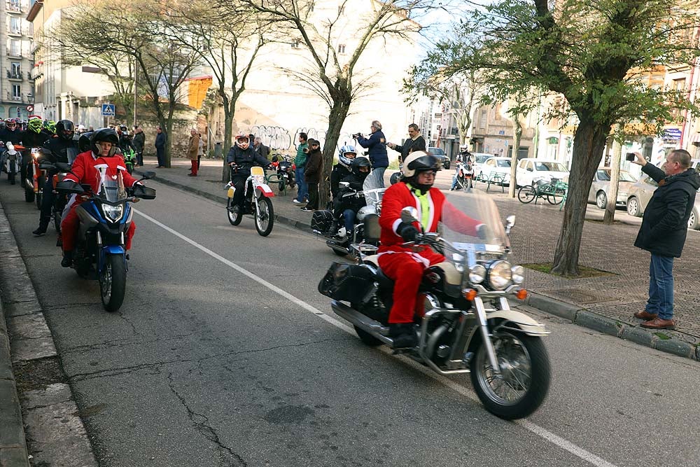 Papá Noel llega en moto