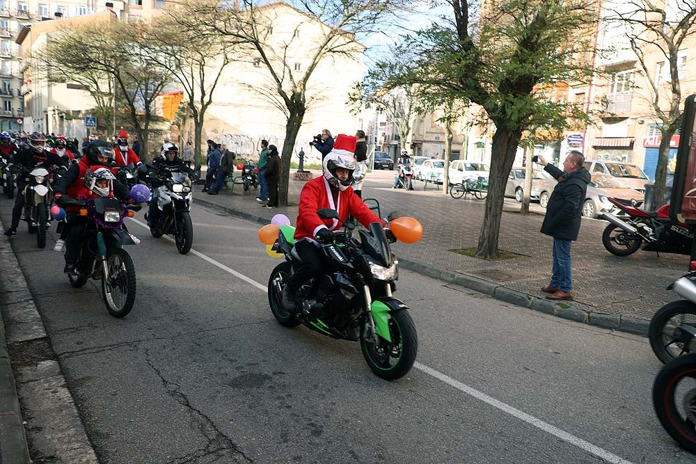 Papá Noel llega en moto