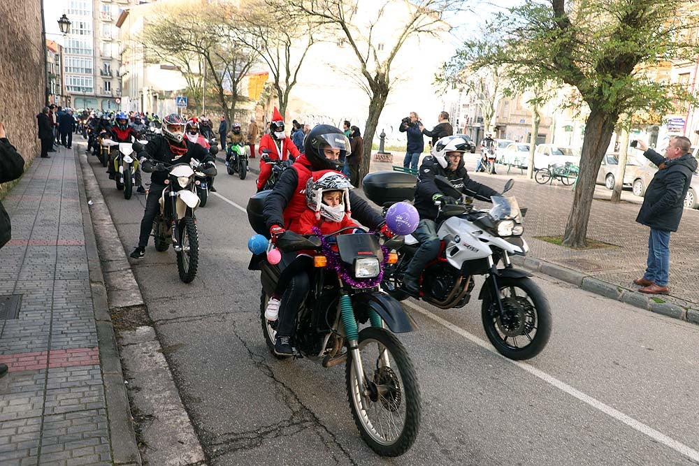 Papá Noel llega en moto