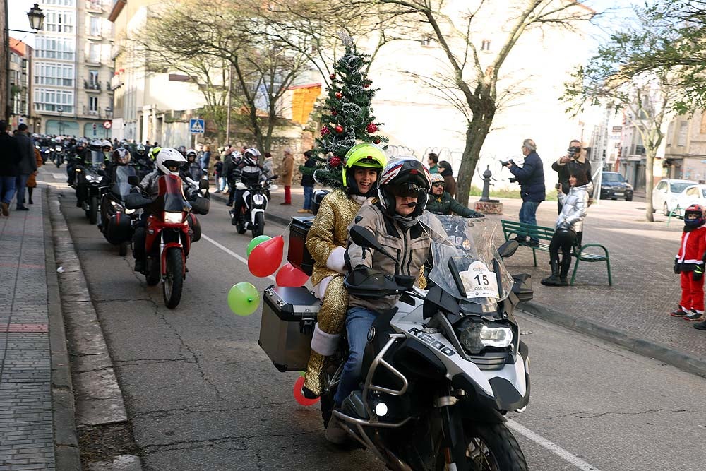 Papá Noel llega en moto