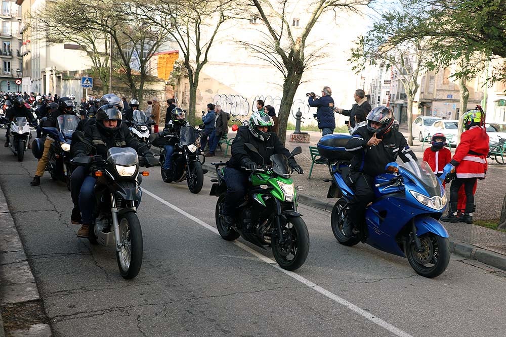 Papá Noel llega en moto