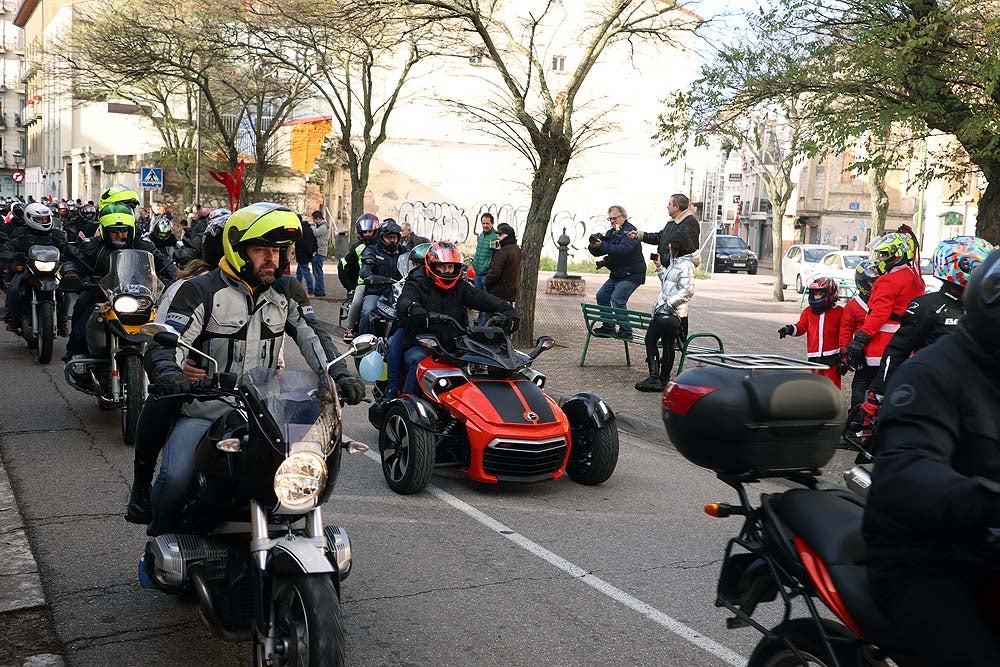 Papá Noel llega en moto