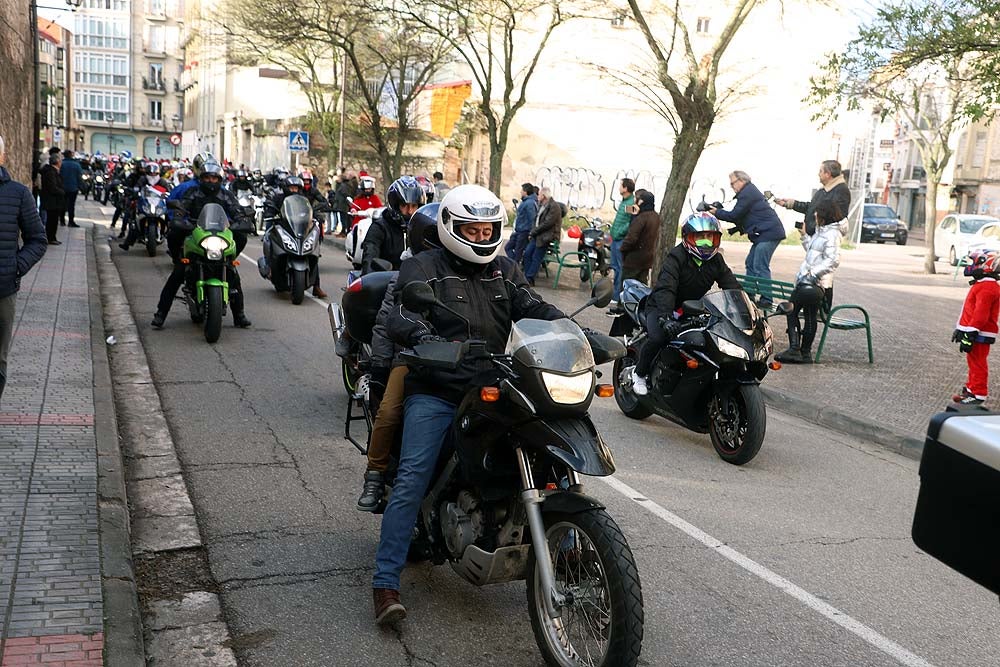 Papá Noel llega en moto