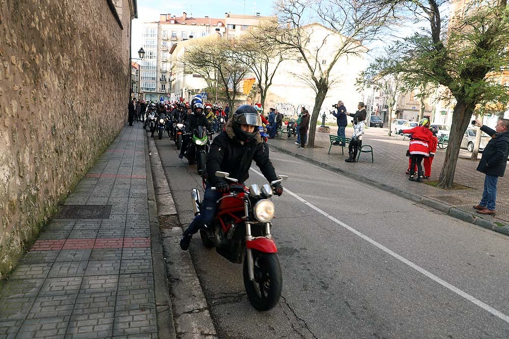 Papá Noel llega en moto