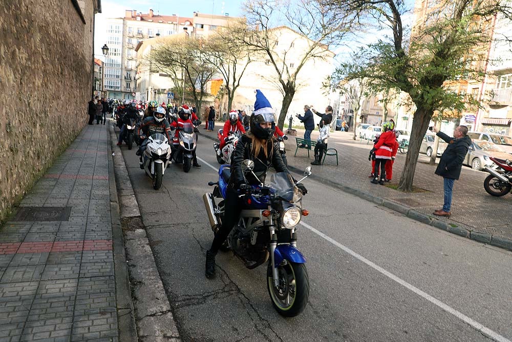 Papá Noel llega en moto