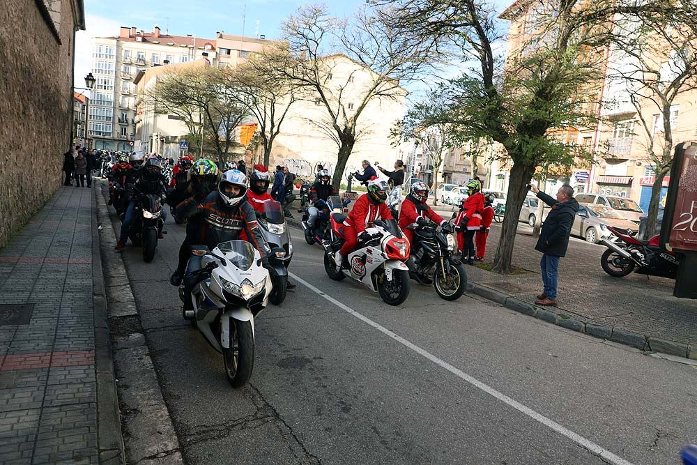 Papá Noel llega en moto