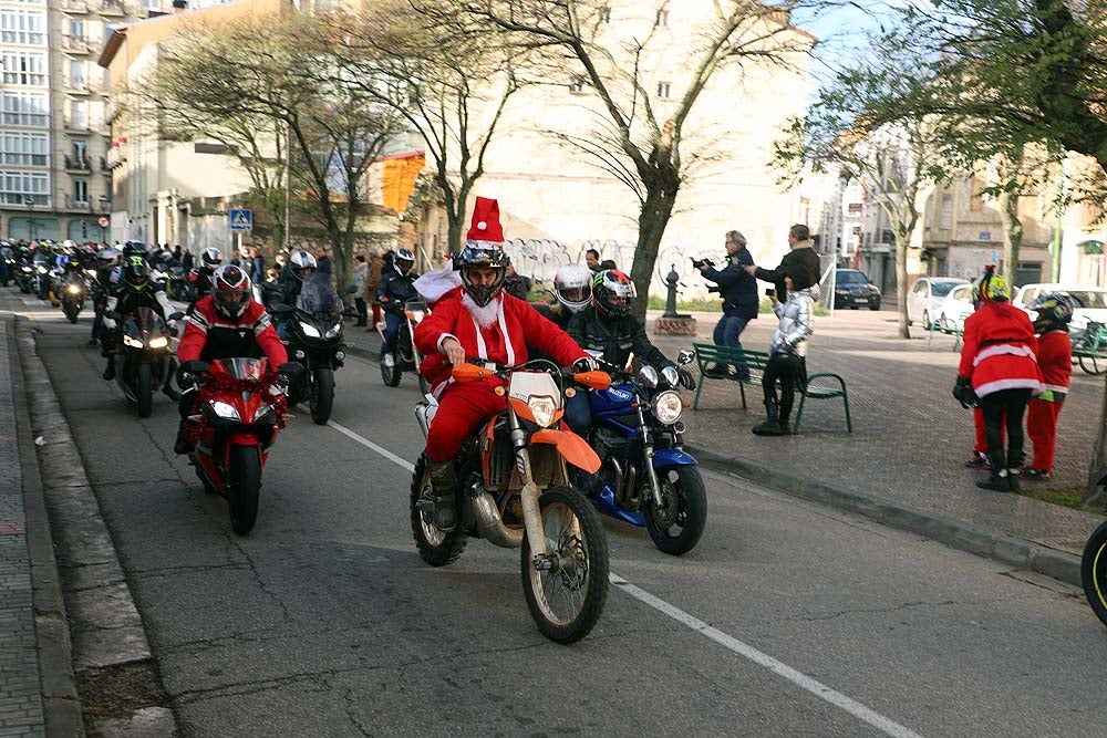 Papá Noel llega en moto