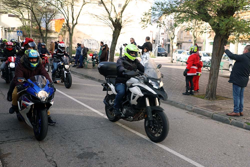 Papá Noel llega en moto