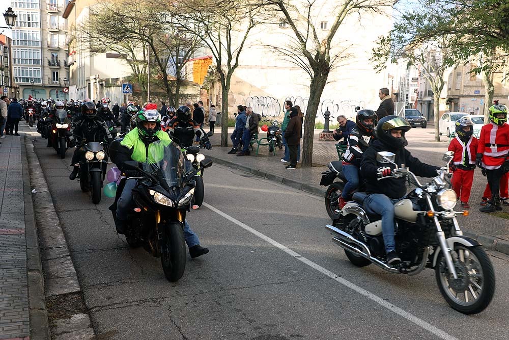 Papá Noel llega en moto