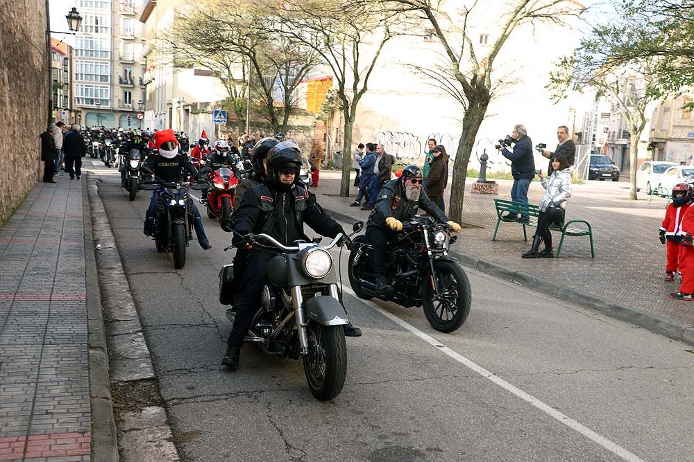 Papá Noel llega en moto