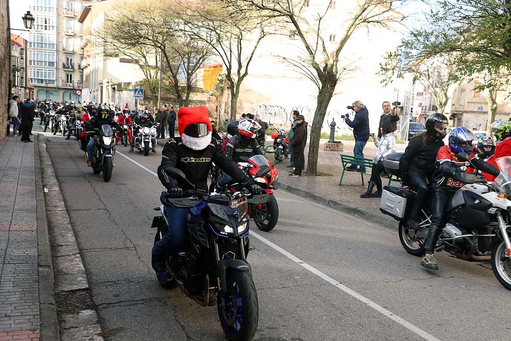 Papá Noel llega en moto