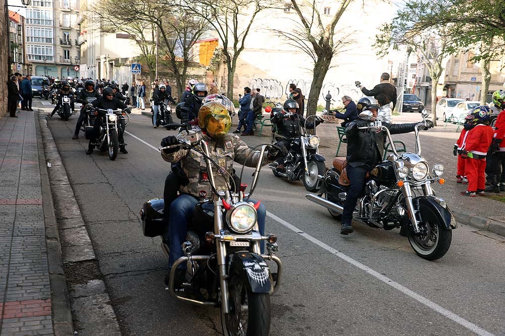 Papá Noel llega en moto