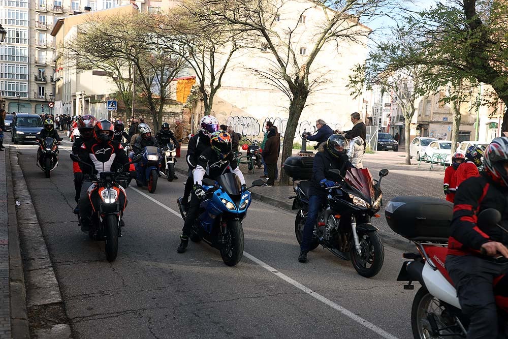 Papá Noel llega en moto