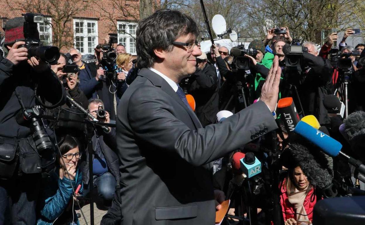 Puigdemont, a la salida de la cárcel de Neumünster en Alemania en abril de 2018. 