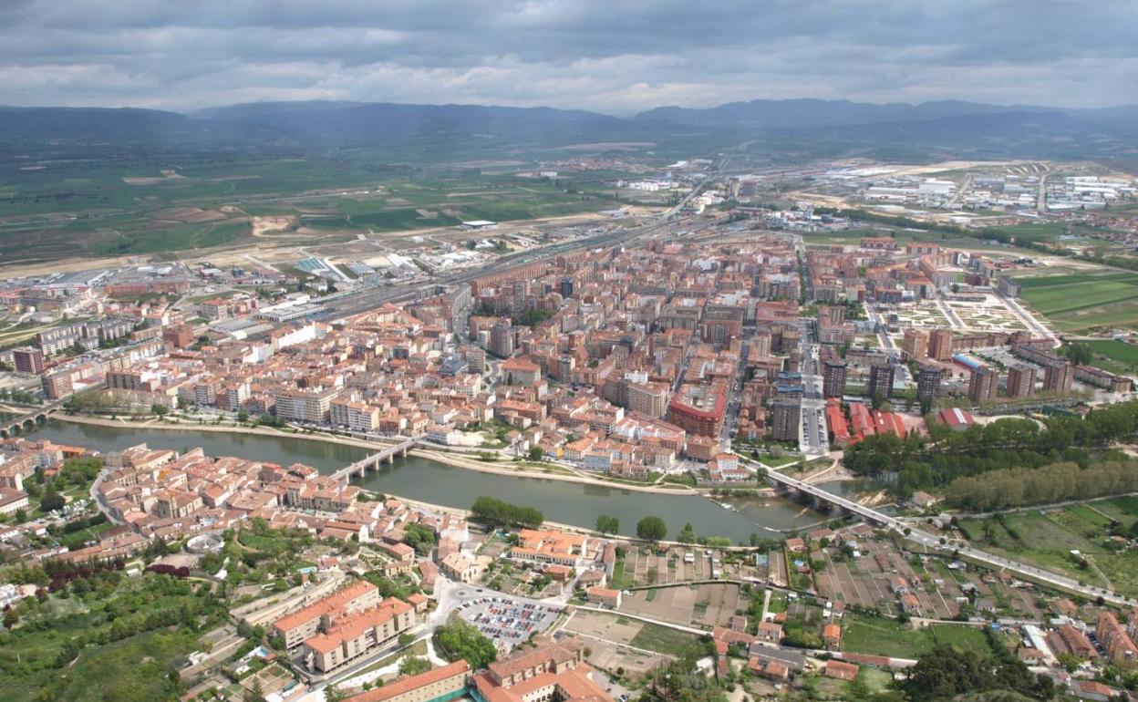 Vista aérea de Miranda, que poco a poco va recuperando su dinamismo industrial. 