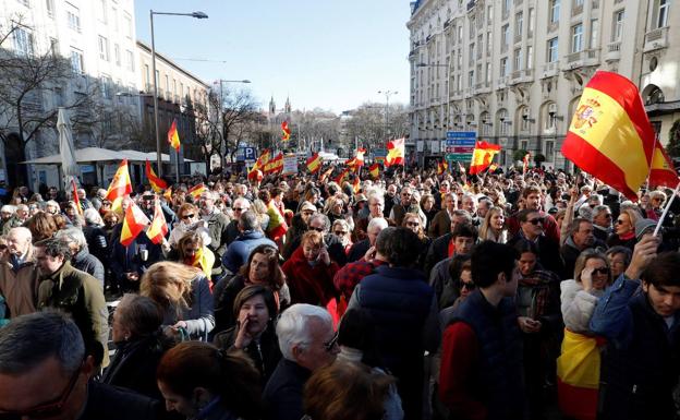 Los manifestantes, a las puertas del Congreso.