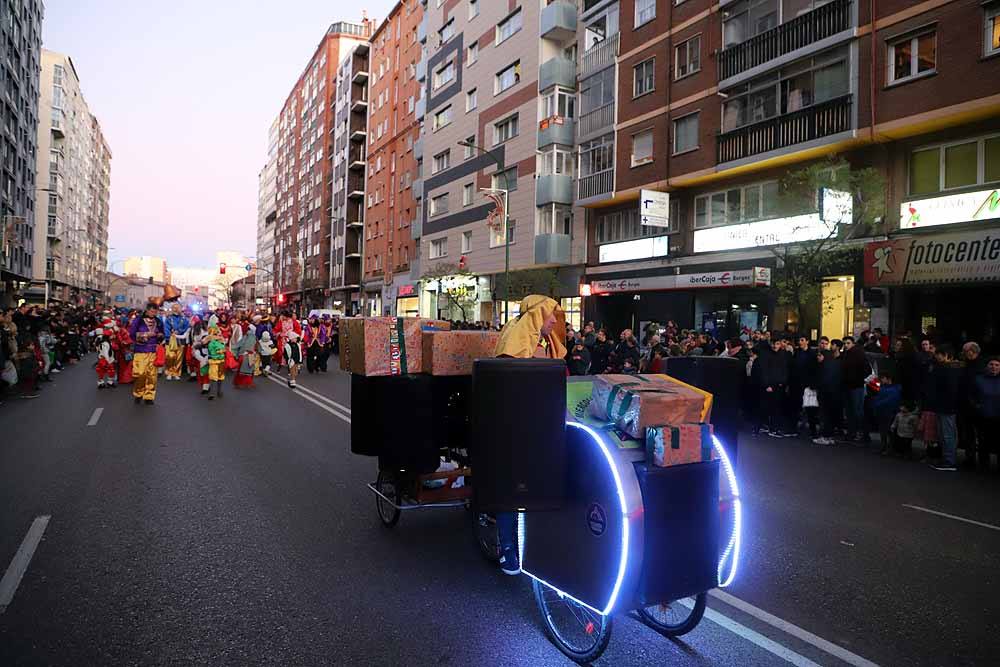 Multitudinaria Cabalgata para ver los primeros pasos de los Reyes en la capital burgalesa.