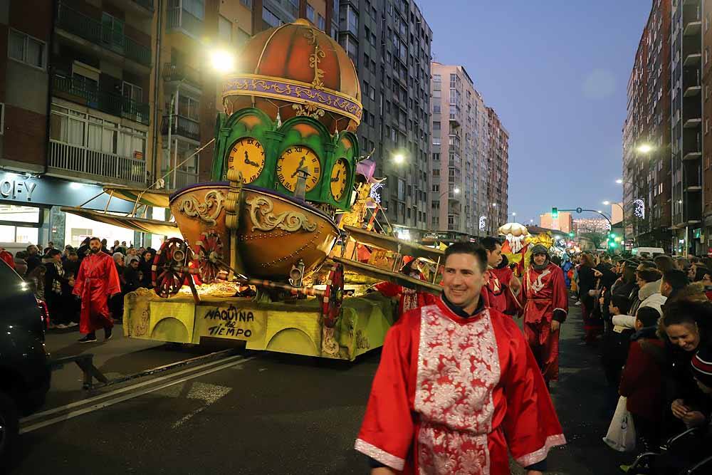 Multitudinaria Cabalgata para ver los primeros pasos de los Reyes en la capital burgalesa.