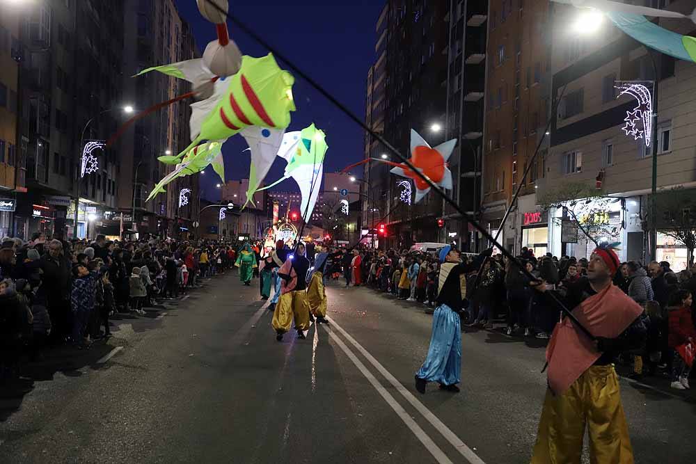 Multitudinaria Cabalgata para ver los primeros pasos de los Reyes en la capital burgalesa.