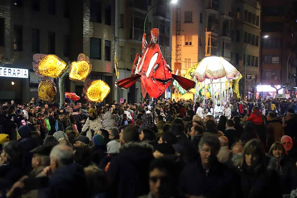 Multitudinaria Cabalgata para ver los primeros pasos de los Reyes en la capital burgalesa.