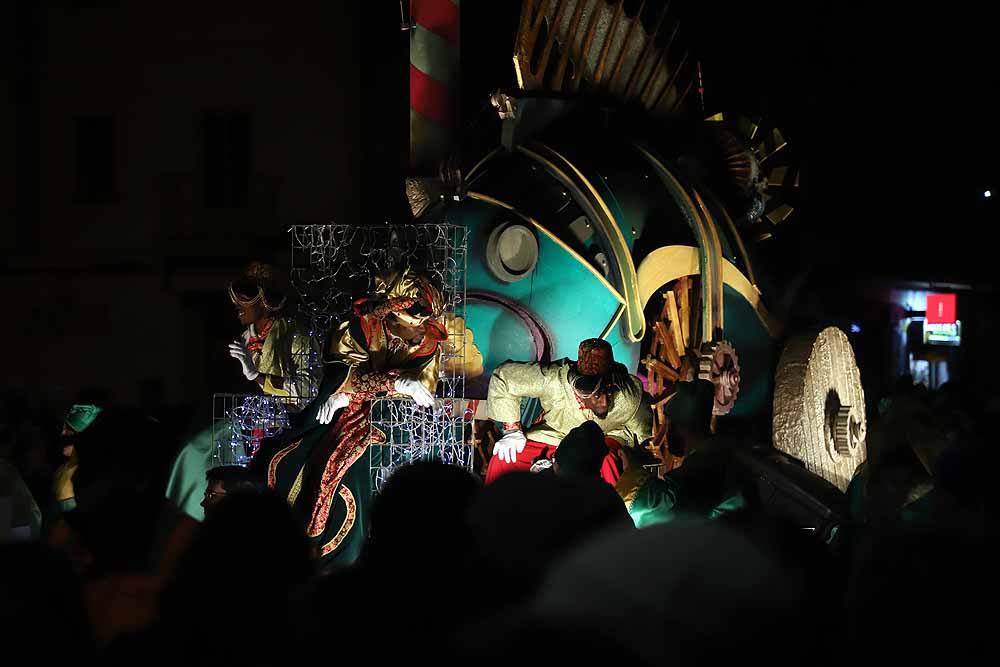 Multitudinaria Cabalgata para ver los primeros pasos de los Reyes en la capital burgalesa.