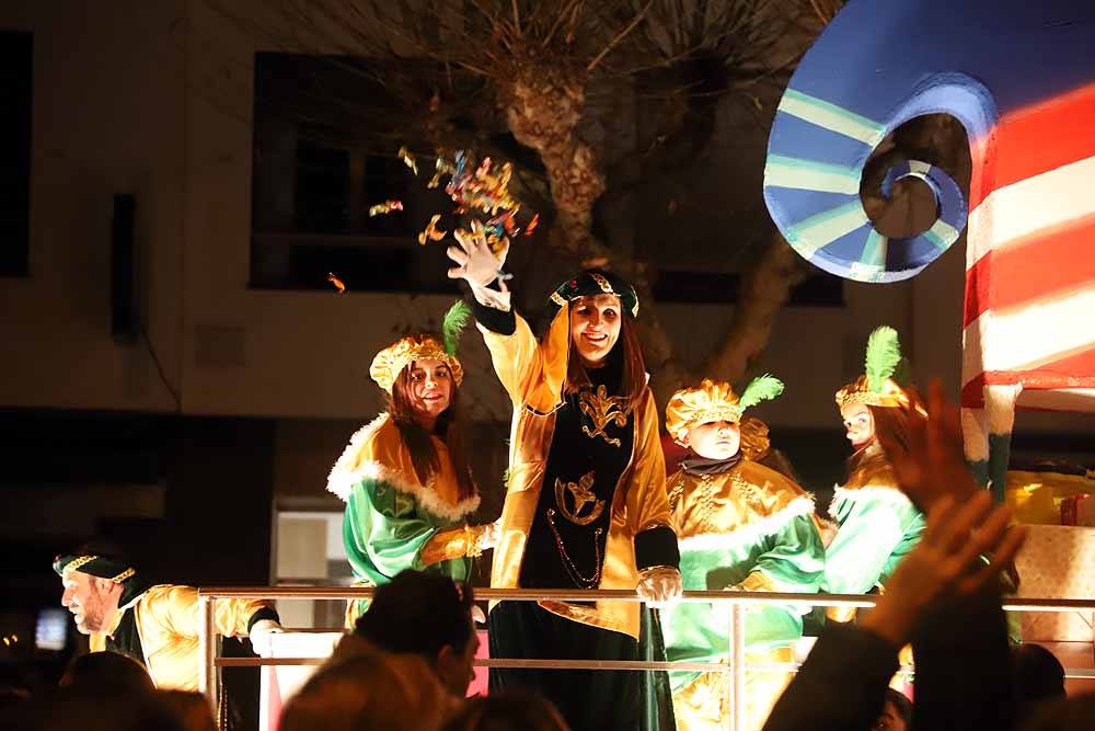 Multitudinaria Cabalgata para ver los primeros pasos de los Reyes en la capital burgalesa.