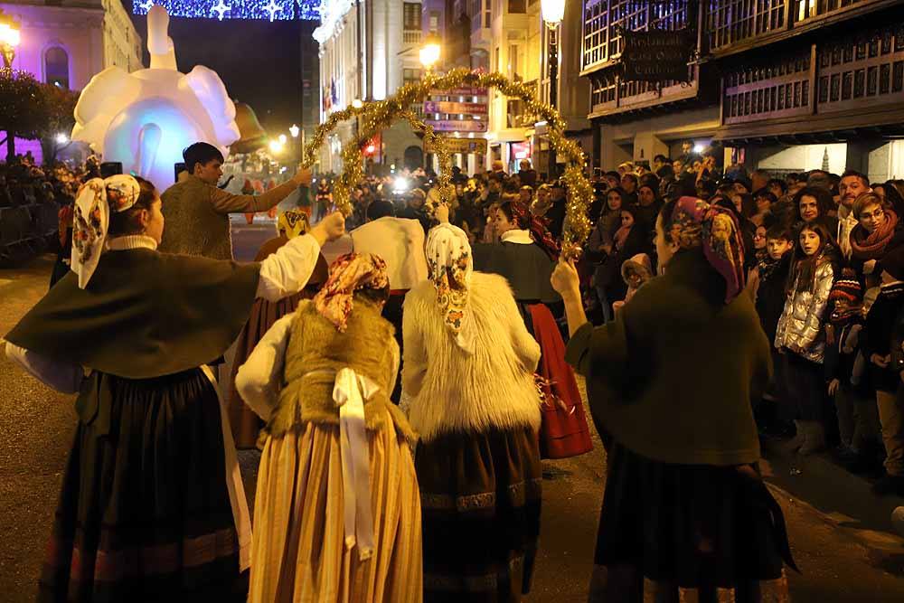 Multitudinaria Cabalgata para ver los primeros pasos de los Reyes en la capital burgalesa.