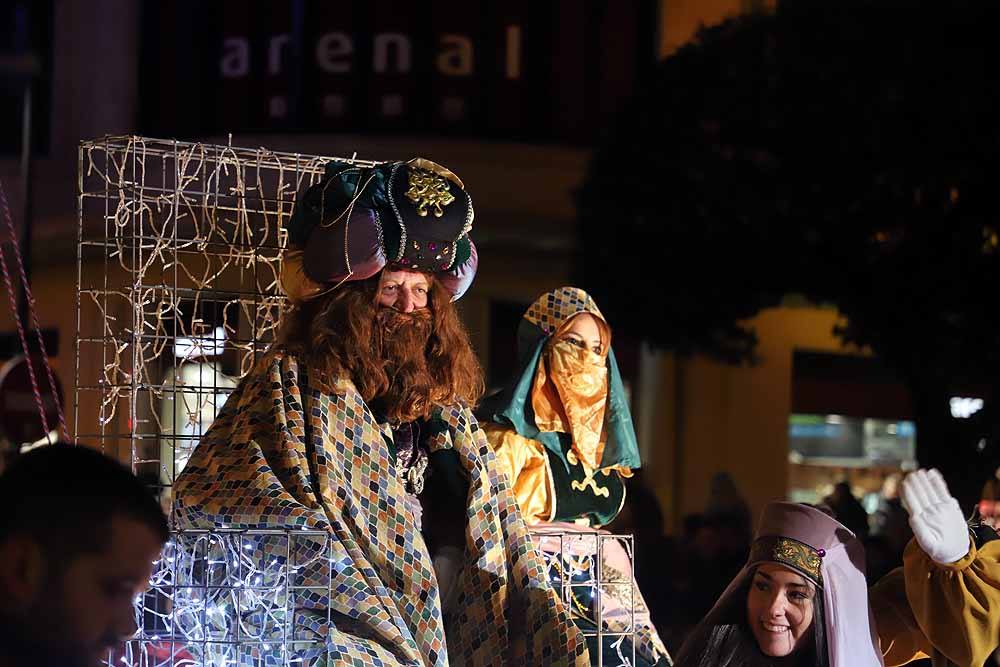 Multitudinaria Cabalgata para ver los primeros pasos de los Reyes en la capital burgalesa.