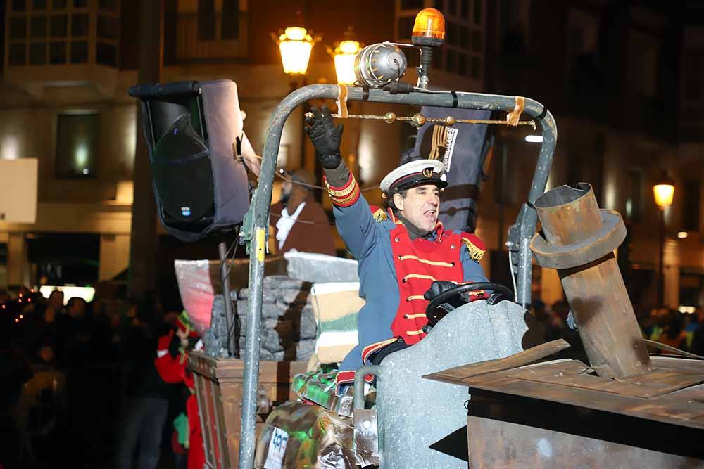 Multitudinaria Cabalgata para ver los primeros pasos de los Reyes en la capital burgalesa.