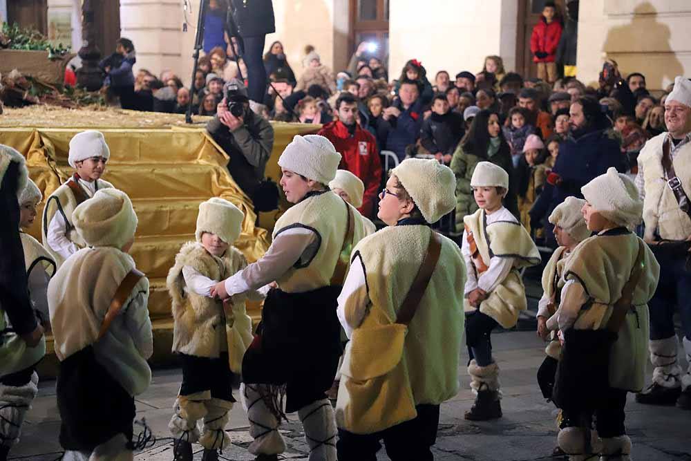 Multitudinaria Cabalgata para ver los primeros pasos de los Reyes en la capital burgalesa.