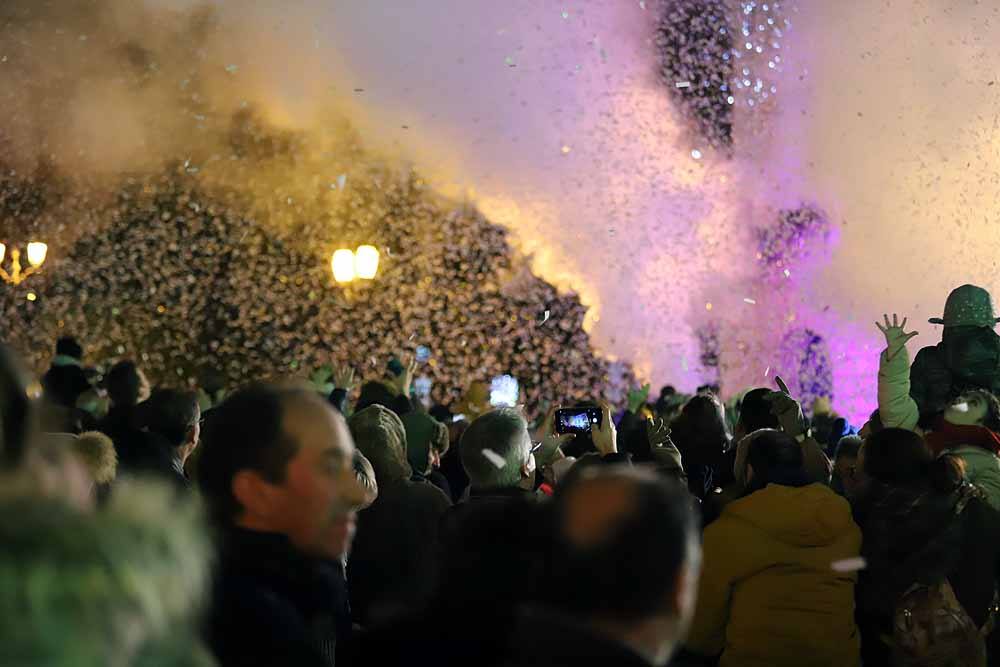 Miles de burgaleses vibran con el paso de los Reyes Magos por Burgos.